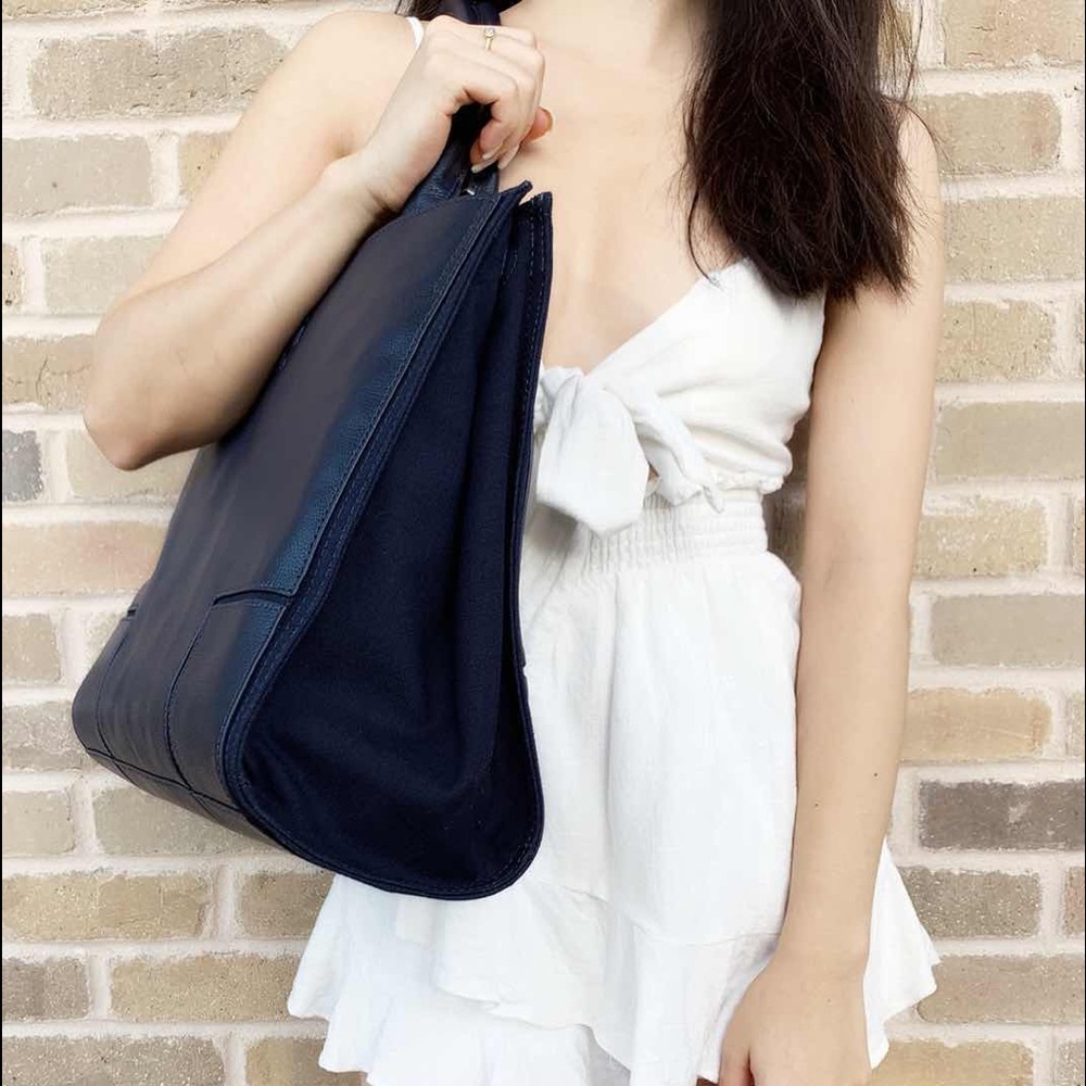 Gaby’sBags👜💕-Tory Burch Large Tote Navy - Picture 2 of 5